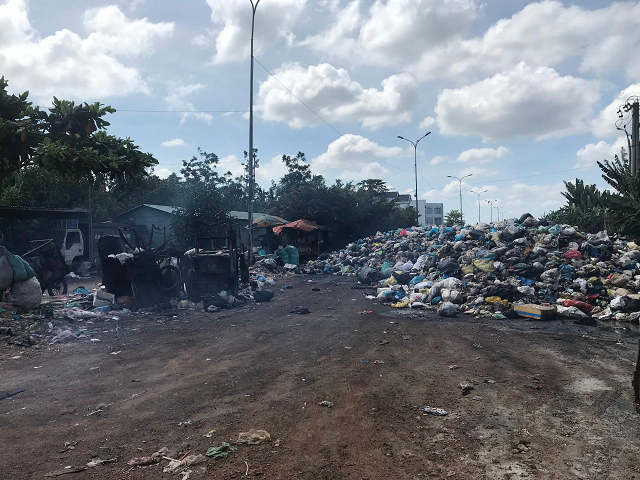 Bãi tập kết rác gây ô nhiễm môi trường, ảnh hưởng đến cuộc sống người dân Cần Thơ